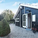 7 Person In Logstor-by Traum Nyaraló Trend