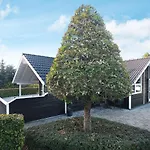 7 Person In Logstor-by Traum Trend