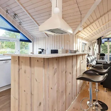 7 Person In Logstor-by Traum