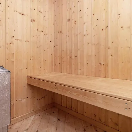 7 Person In Logstor-by Traum *
