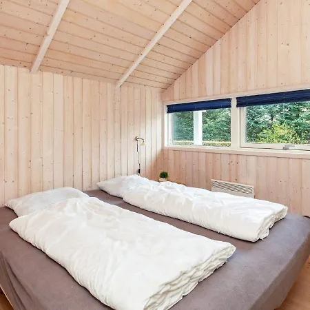 7 Person In Logstor-by Traum Trend