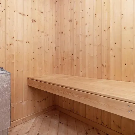 7 Person In Logstor-by Traum * Trend